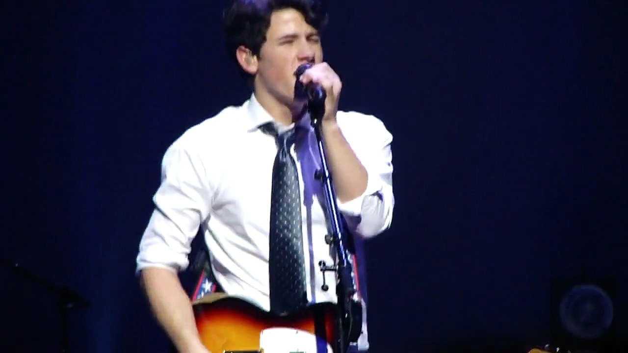 Nick Jonas & The Administration- Oh Oh Oh Oh  *HQ*