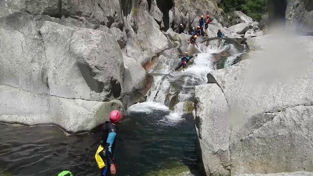 Sortie Canyoning du Clermont Foot 63: le clip vidéo