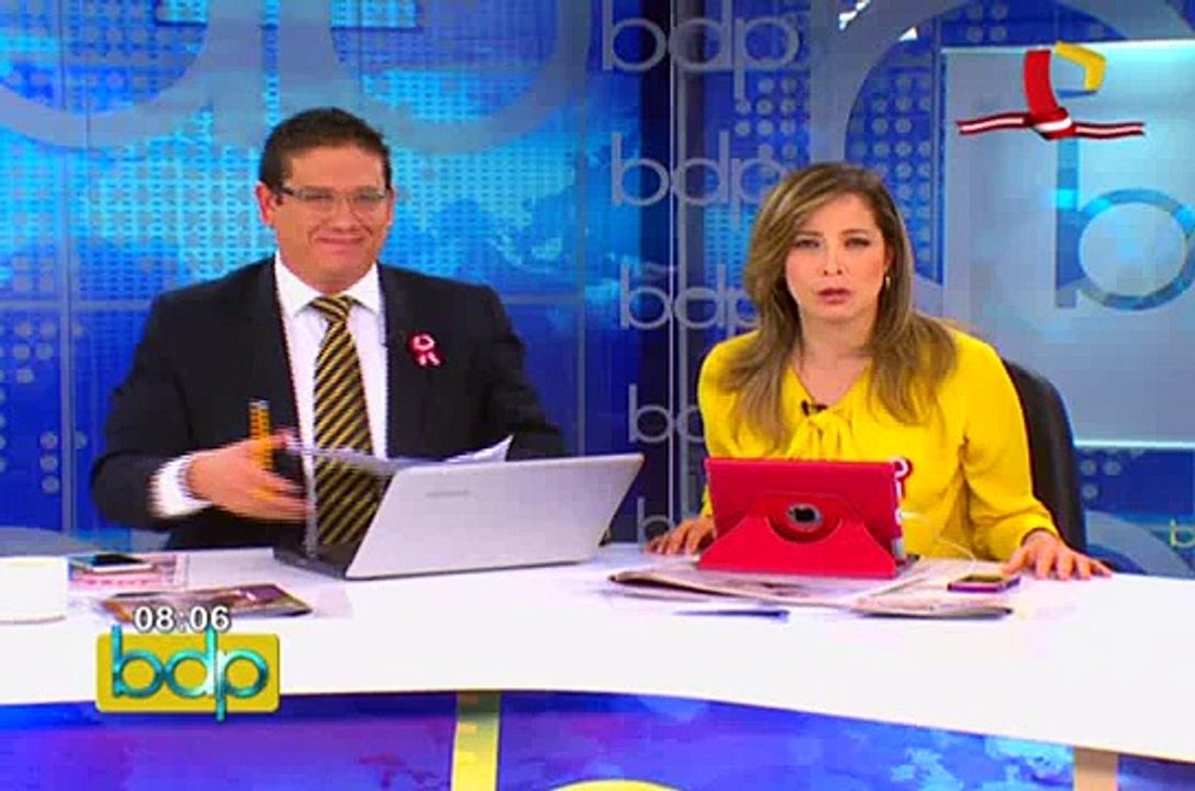 Actriz Salma Hayek posa en topless para la revista 'Allure'