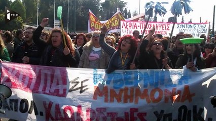 En Grèce des femmes de ménage luttent pour leur emploi