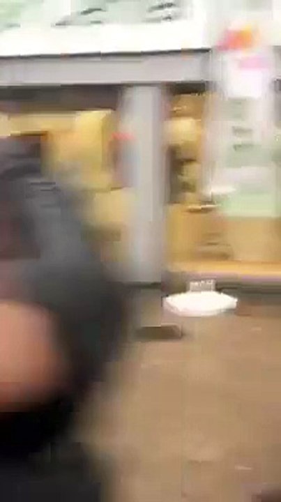 un policier qui parle l'arabe et le congolais