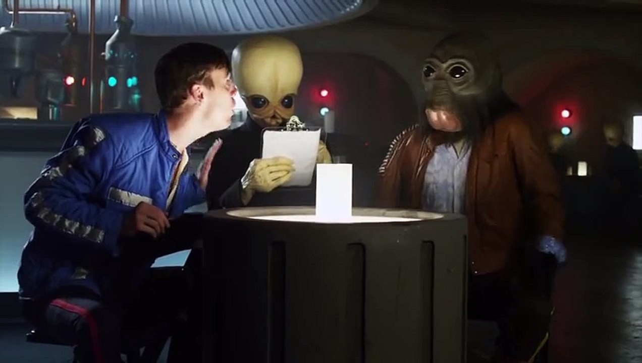 Ponda s Phone Habit - Star Wars Cantina Band Bonus Footage