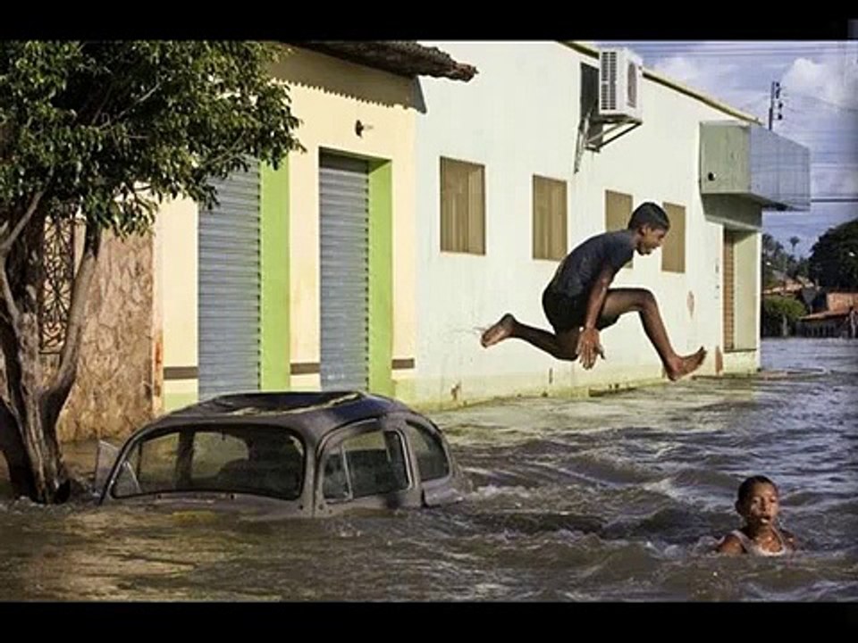 Funny Flood Photos ( Part 1 )[1]