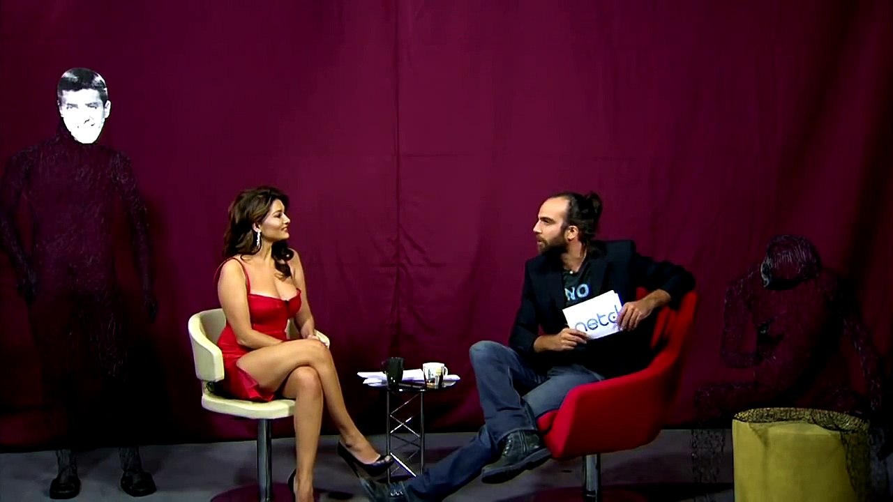 NURGUL YEŞİLÇAY 2013 BACAK SHOW