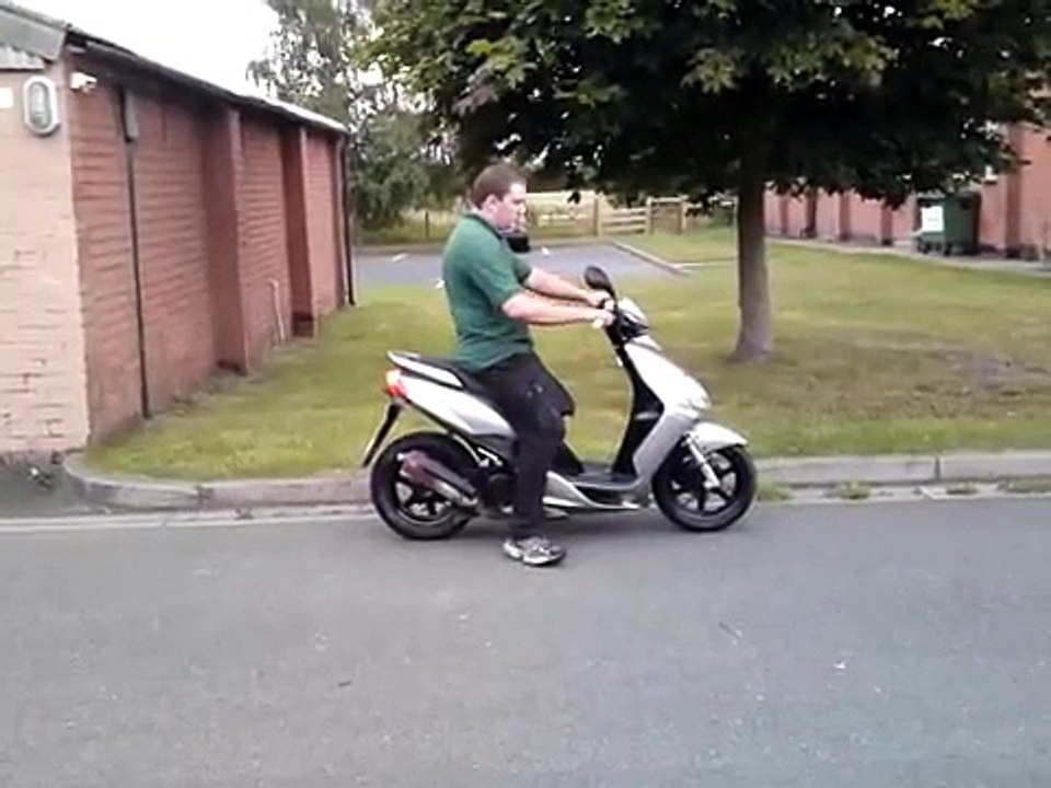 2004 YAMAHA JOG R CS50 TAX & MOT 50+MPH! FAST SCOOTER