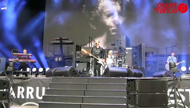 Calogero au plus haut sur la scène des Vielles Charrues