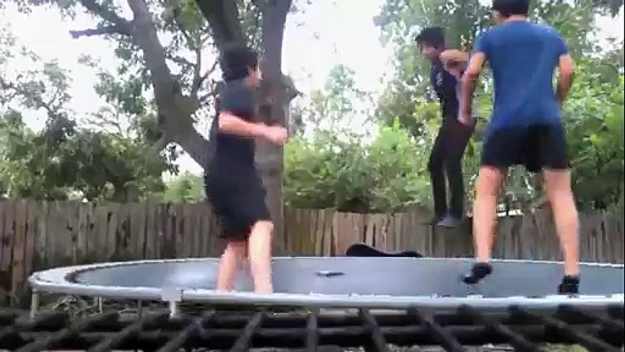 Tricks on trampoline - FAIL