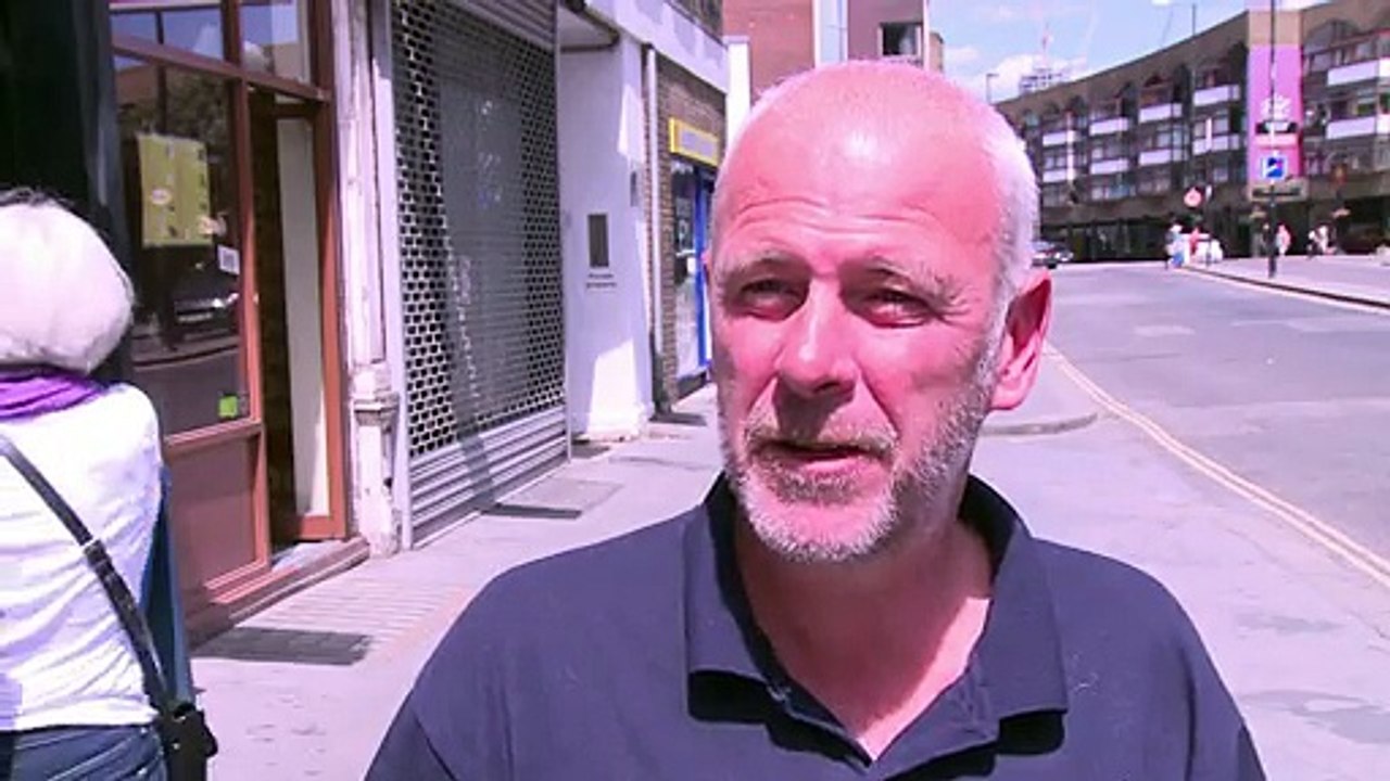 Divulgadas imagens de Elizabeth II fazendo saudação nazista