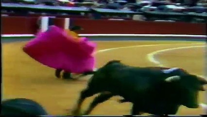 05.04.1986 - Vuelve al ruedo Manuel Benítez "El Cordobés" en presencia de Julio Iglesias