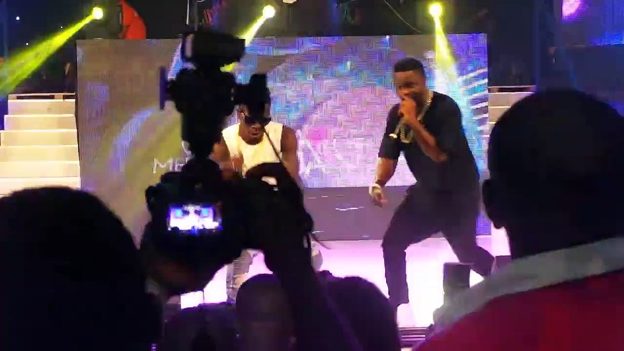 Sarkodie and Shatta Wale performing Dancehall Commando