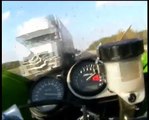 Kawasaki ZX-9R on-board, 300km/h, wheelie