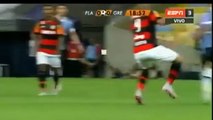 Paolo Guerrero sufrió este brutal pisotón pero igual marcó para Flamengo