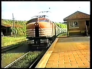LOCOMOTIVA V8 COM PASSAFEIROS JAÚ DOIS CÓRREGOS E VENTANIA