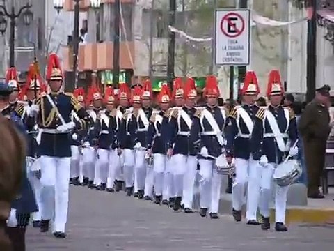 Parada Militar 2010 Escuela Militar de Chile por calle Ejército
