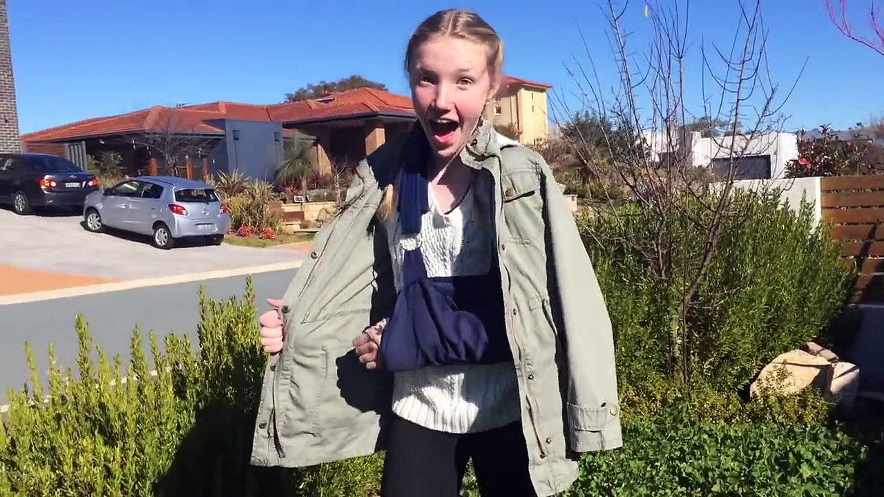 Travel Essentials || Carry On Bag + Travel Tips + Travel Outifits