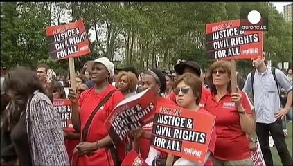 La familia de Eric Garner exige una investigación federal un año después de su muerte