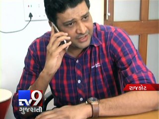 Télécharger la video: Rajkot Crime Branch inspector trapped in 5 controversies, authorities mum - Tv9 Gujarati