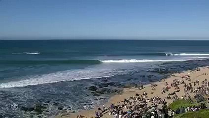 سمكة قرش تهجم على راكب أمواج على المباشر شاهدوا النتيجة