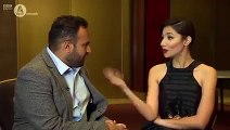See the Dressing of Pakistani Actress Mahira Khan During Her Interview, Really Shameful