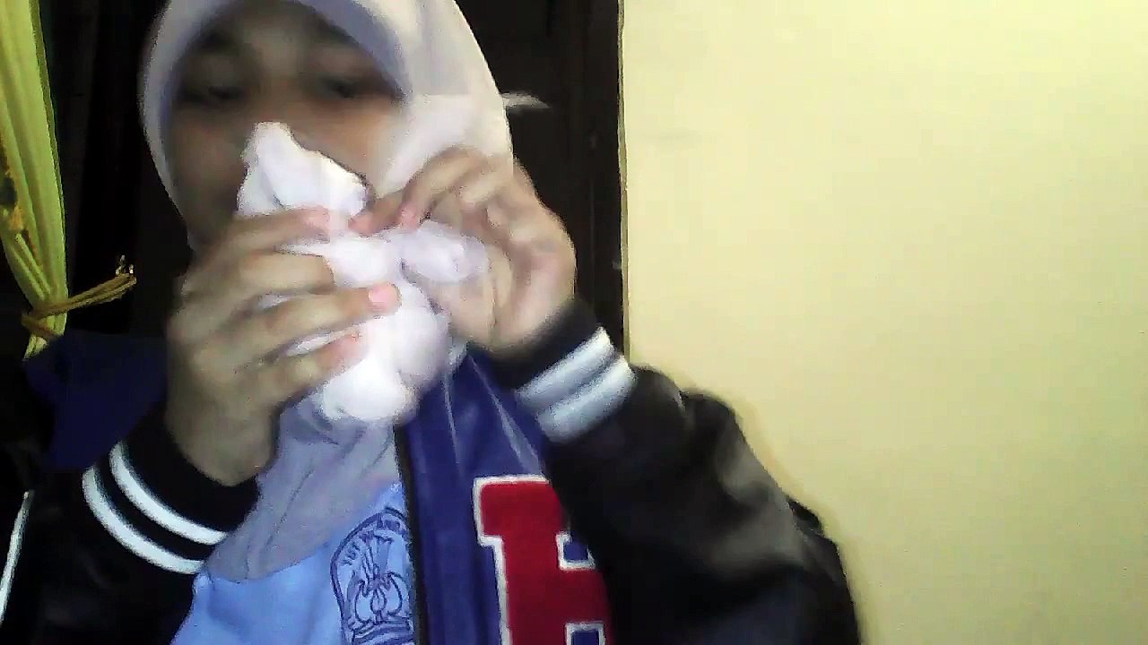 Torutorial hijab segi empat simpel