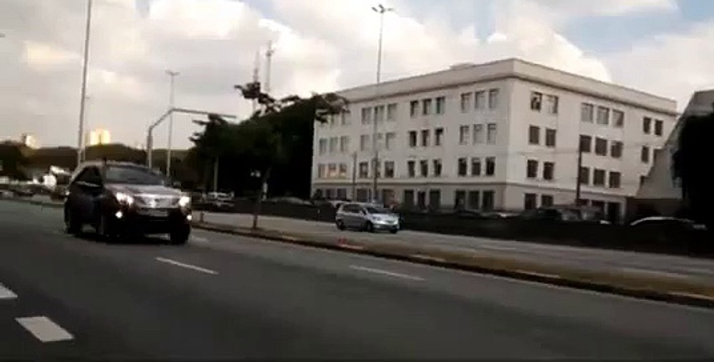 Viatura da Rota capotando
