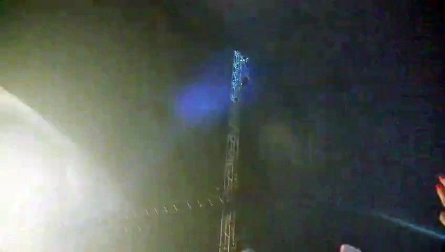 Dangereuses acrobaties au festival de Dour 1