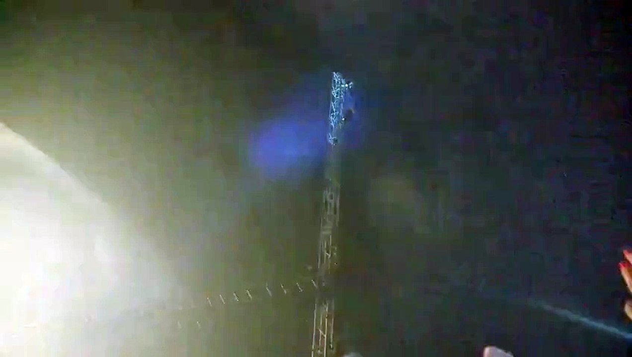 Dangereuses acrobaties au festival de Dour 1