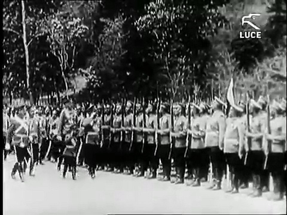 Istituto Luce - La Russia dai Romanov a Stalin 2