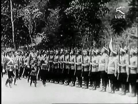 Istituto Luce - La Russia dai Romanov a Stalin 2