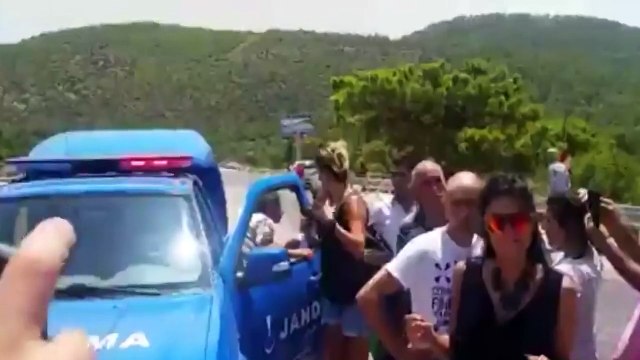 Mahalleliyi Tuğba Özay sakinleştirdi