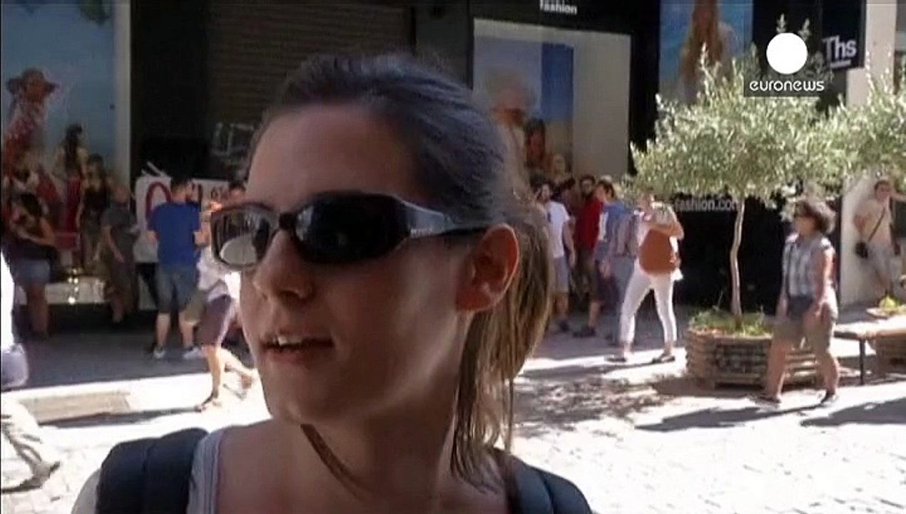 A day of restlessness: Greek workers protest Sunday opening hours