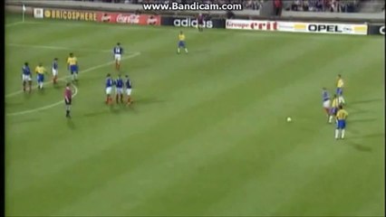 [SOCCER VIDEO] Roberto Carlos [AMAZING] free kick goal against france 1997