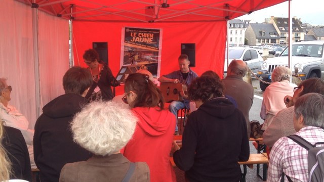 Lecture de textes des auteurs du Chien jaune