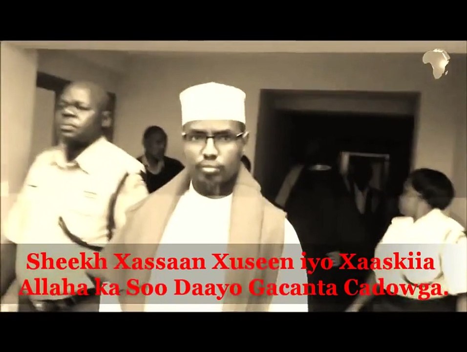 Sheekh Xassaan Xuseen iyo Marwadiisa oo  Gacanta Cadowga Galay.
