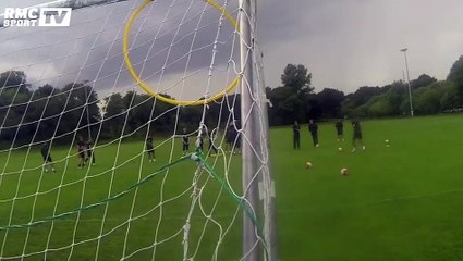 La frappe chirurgicale pleine lucarne du gardien d’Everton