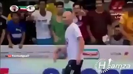 زين الدين زيدان يبدع في مباراة داخل القاعة مازال فيه الحلوف