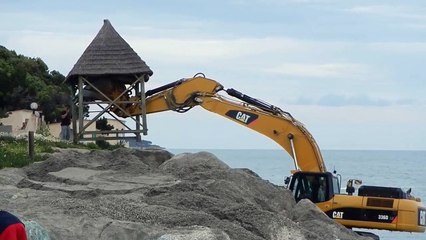 Bagger Action auf Korsika Camping Riva Bella
