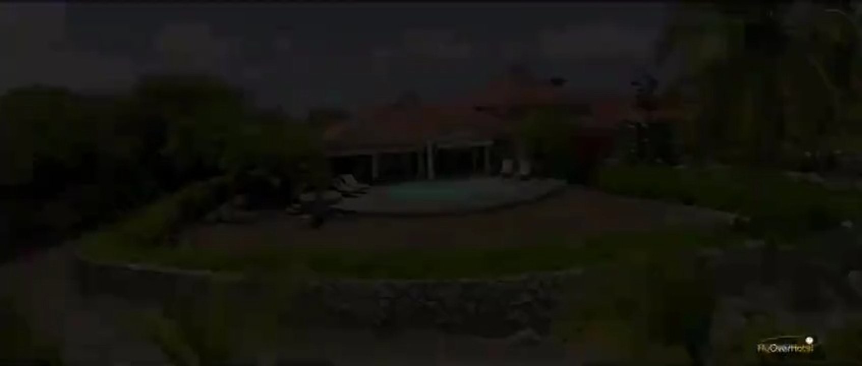 location d'une villa les pieds dans l'eau en Guadeloupe "Villa Blanche"Nos Villas de luxe filmées par des drones au dessus du Lagon de Guadeloupe