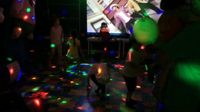 Funny Situations CHILDREN DANCING UPTOWN FUNK Mark Ronson and Bruno Mars