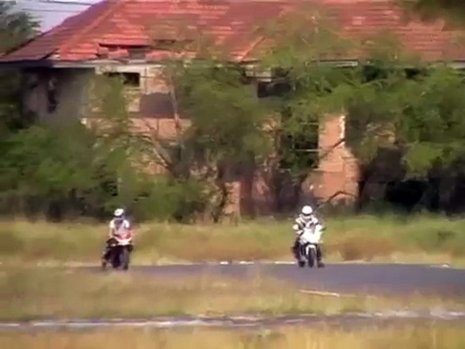 CBR 400 RR(1992) VS NINJA 250 R(2011) VS CBR 250 R(2011)  150  M.