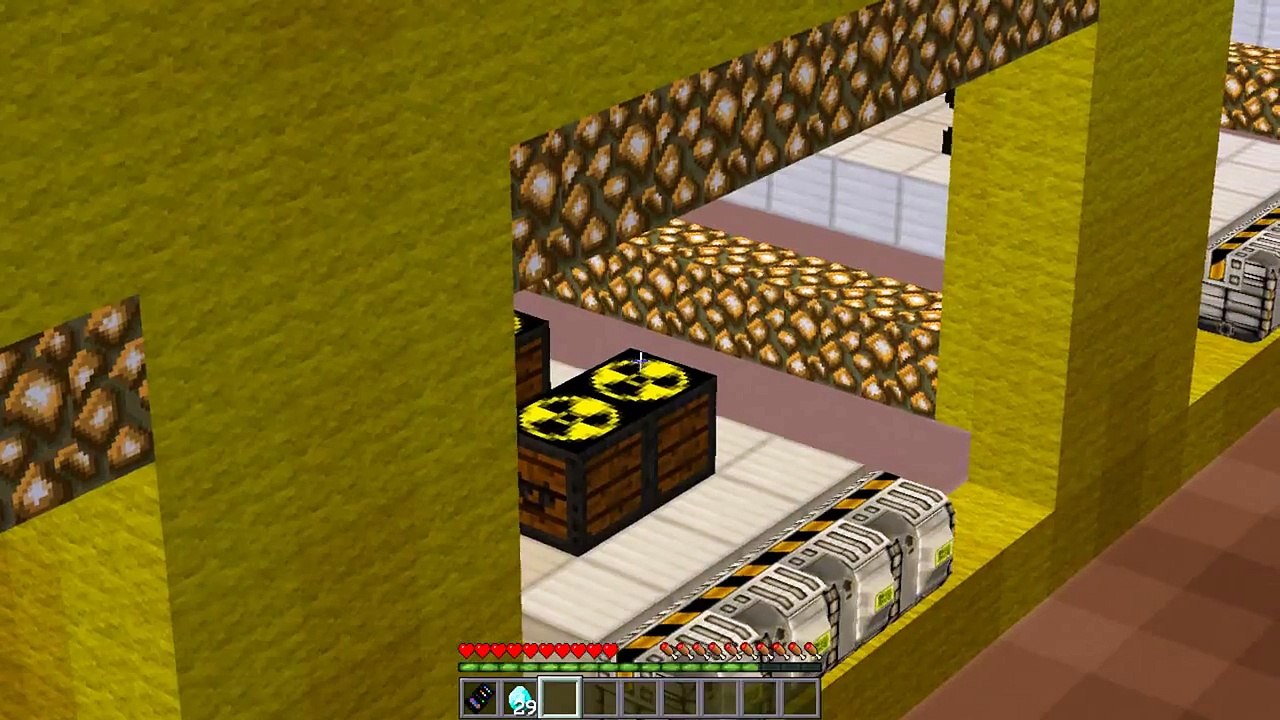 Minecraft School : VISITING THE MINIONS FACTORY WITH GRU