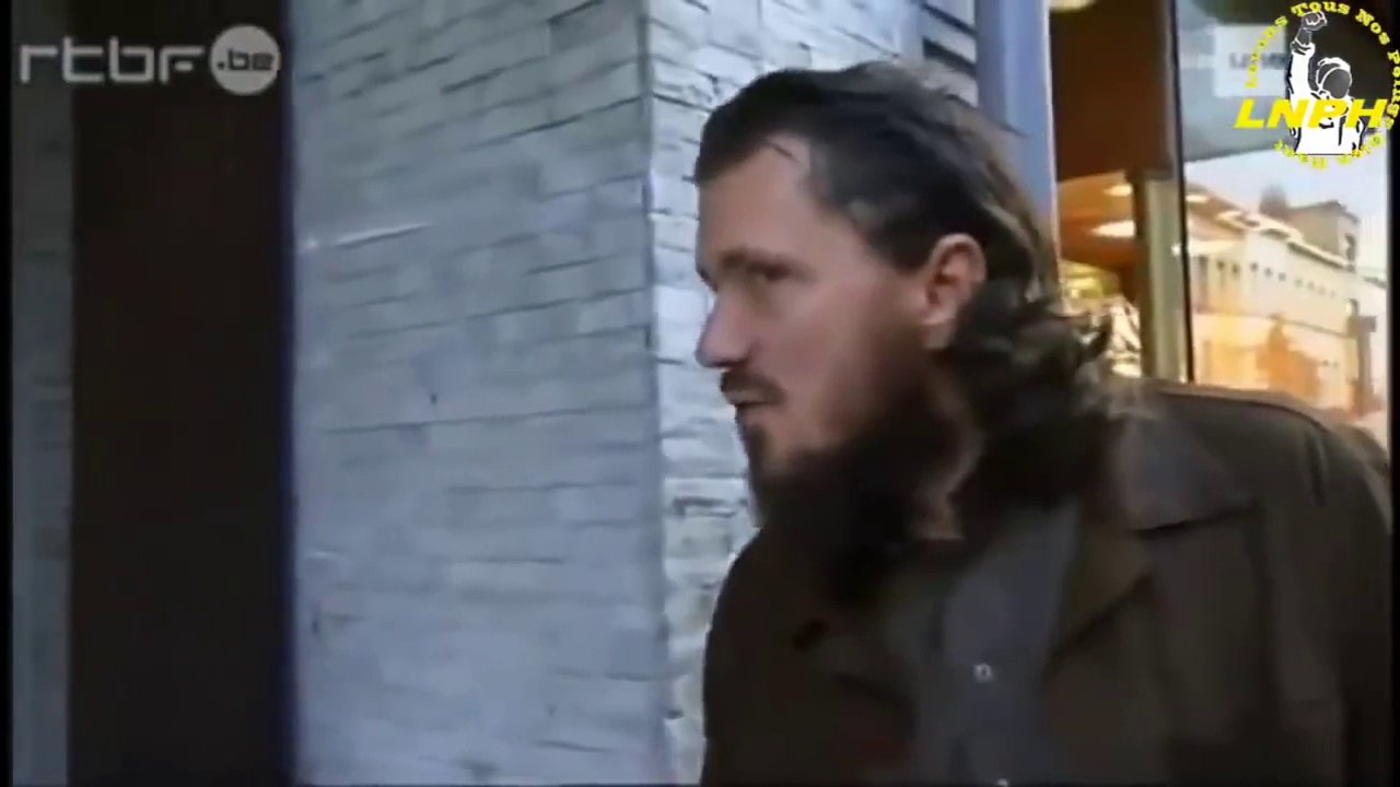 Un  intégriste musulman se fait remettre en place en 10 secondes par un autre musulman