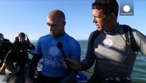 El tricampeón del mundo de surf Mick Fanning se salva de milagro del ataque de un tiburón