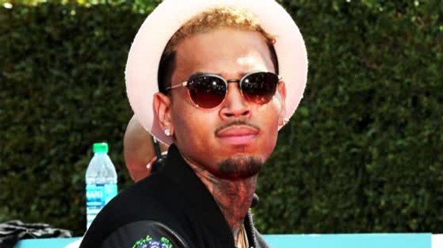 Chris Brown piensa que sus amigos estuvieron involucrados en robo de su casa