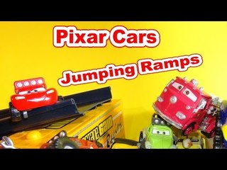 Descargar video: Disney Pixar Cars Lightning McQueen, Sally, Red, Doc and more, Jumping Ramps in Radiator Springs