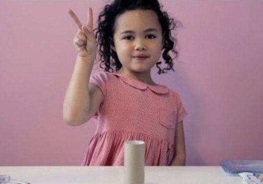 Curly-Haired Australian Sensation Presents Her Hug Life Diary