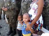 Jefe de Estado Mayor del Ejército hace entrega de una casa a soldado en San Juan