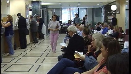 Grecia, riaprono le banche: prelievi limitati a 420 euro la settimana