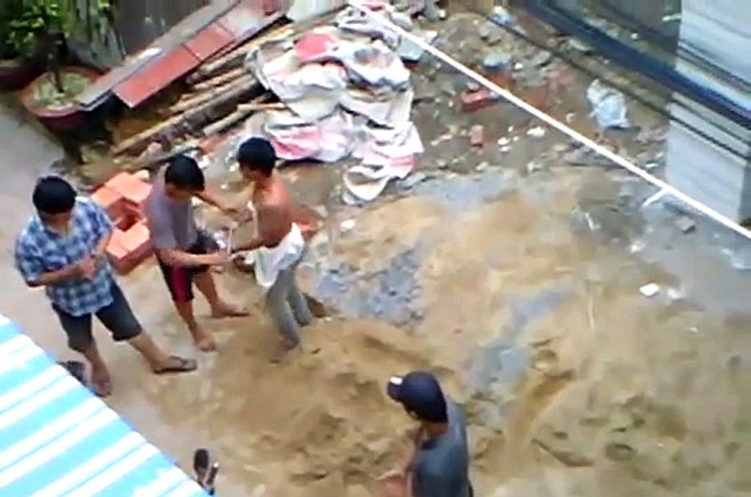 Trộm sàm sỡ gái xinh