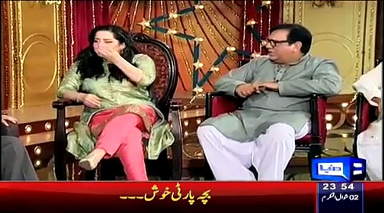 Hasb e Haal-Co-Host Najia Baig-First Time Singi...